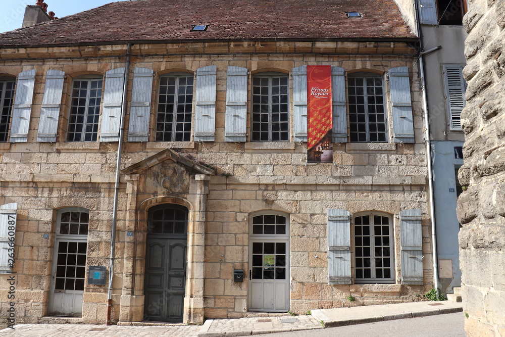 Fototapeta premium Village de Saint Amour dans le Jura - Anciennes prisons royales créées au 17 ème siècle sous le roi Louis XIV