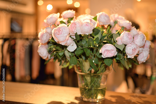 bouquet of pink roses © kwanruan