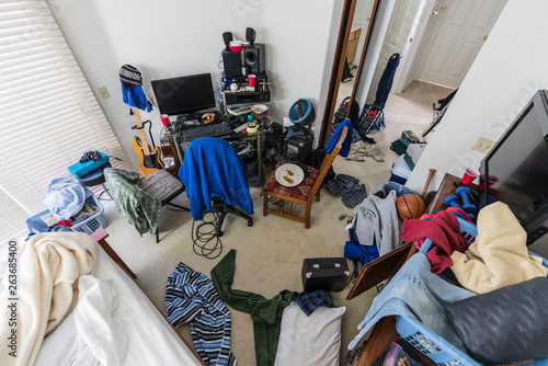 Very Messy Teenage Boys Bed...