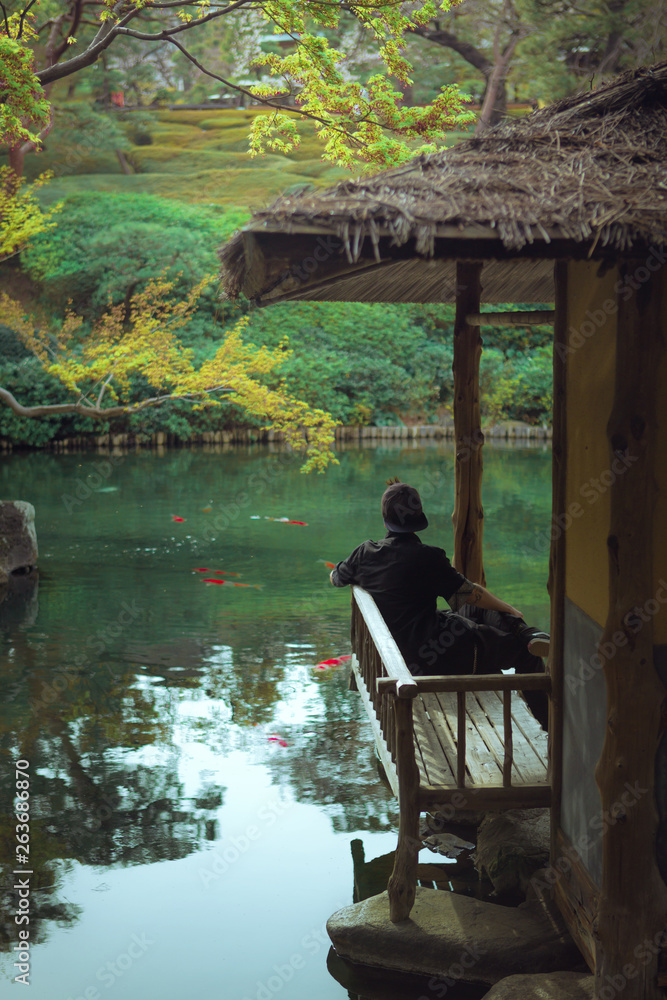 Φωτογραφία boy in a traditional japanese garden with lake, discover the world japan tokyo