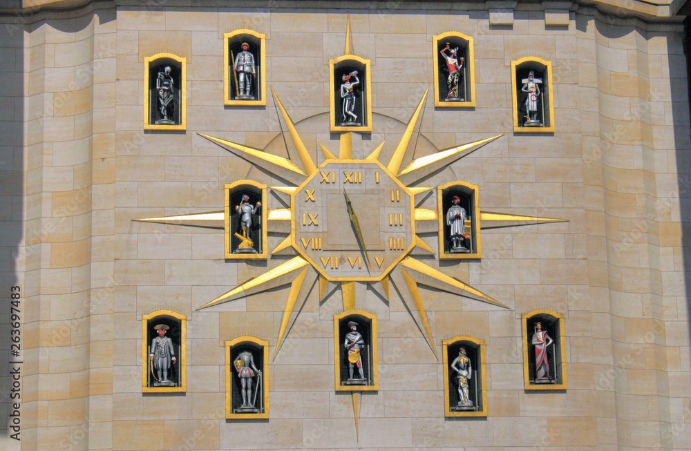 Carillon of Mont des Arts in Brussels with a golden clock shaped like a twelve-pointed star Carillon of Mont des Arts in Brussels with a golden clock shaped like a twelve-pointed star