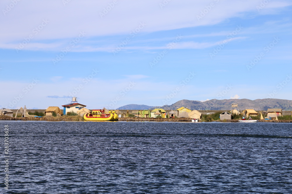 チチカカ湖　ウロス島