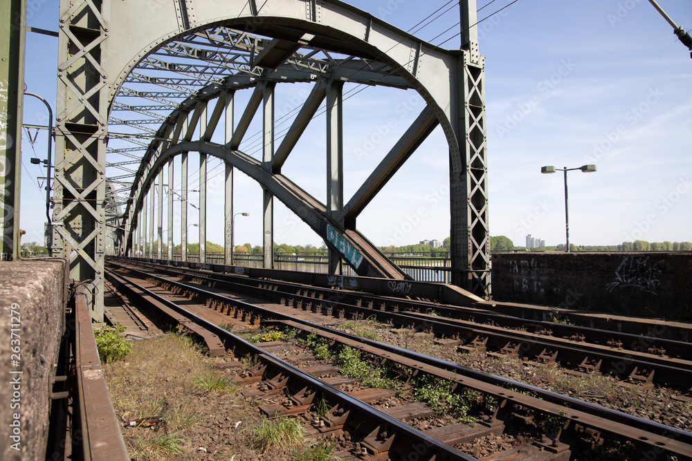 Eisenbahnbrücke über den Rhein Eisenbahnbrücke über den Rhein