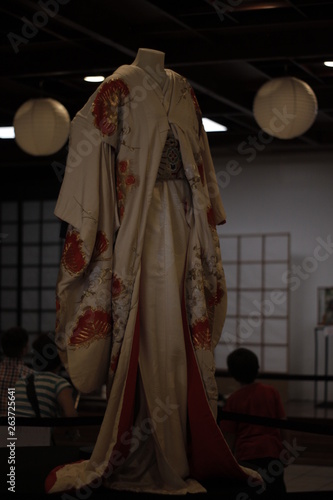 KIMONO