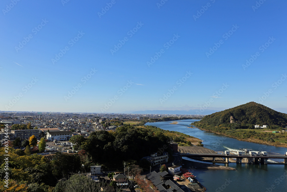 Fototapeta premium 秋の犬山城からの風景