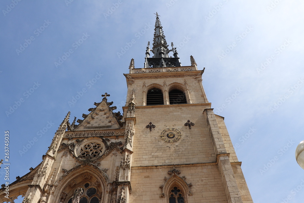 Ville de Villefranche sur Saône - France - Eglise Collégiale Notre Dame des Marais - Construction débutée au 13 ème siècle Ville de Villefranche sur Saône - France - Eglise Collégiale Notre Dame des Marais - Construction débutée au 13 ème siècle
