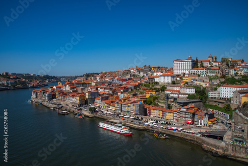 Fototapeta Naklejka Na Ścianę i Meble -  downtown in Porto Portugal
