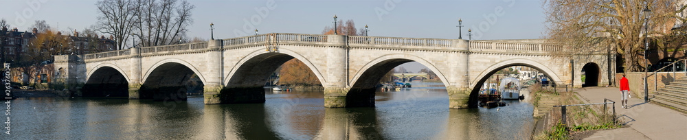 UK, England, Surrey, Richmond upon Thames river scene