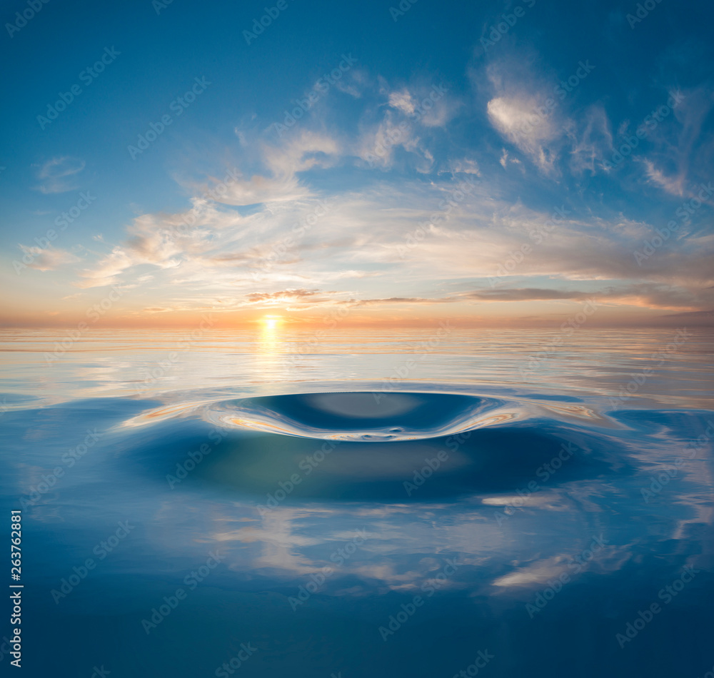Fototapeta premium Circular water pulse in the ocean at dusk or dawn