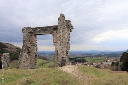 Village de Allegre - Département de Haute Loire - Ruines du château