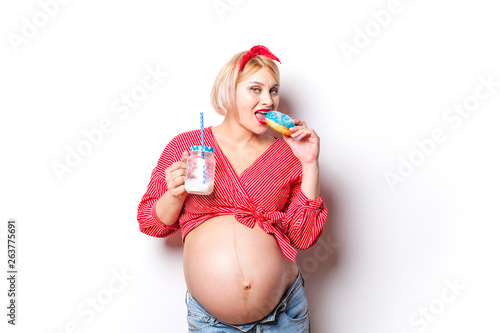 concept of nutrition during pregnancy, junk food is not admissible photo