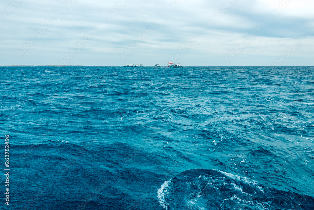 Fototapeta premium texture blue sea or ocean water full frame