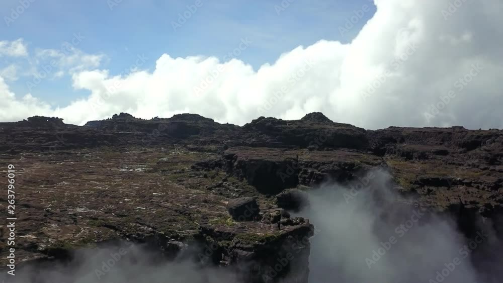 ギアナ高地のロライマ山 頂上ドローン映像 ギアナ高地のロライマ山 頂上ドローン映像