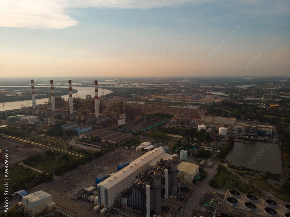 Obraz premium Aerial view Power plants, petrochemical plants At sunset.
