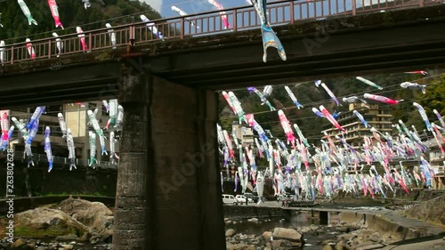 Wallpaper Mural 杖立温泉鯉のぼり祭り Torontodigital.ca