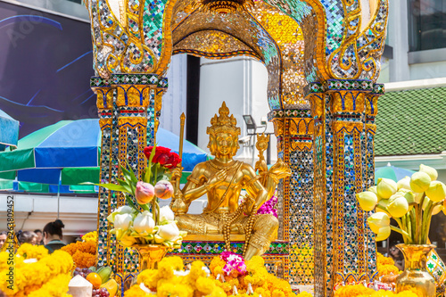 Fotografia Thao Maha Brahma or Erawan shrine Important and popular places or landmark in Bangkok Thailand