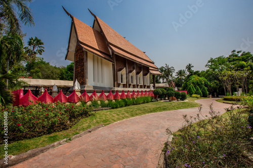 Wat Sala Loi-Nakhon Ratchasima: March 14, 2019, the atmosphere inside the temple (building, Buddha image), popular tourist to make merit throughout the period in the Korat town area,thailad © bangprik