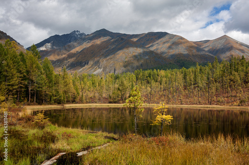 The beginning of autumn in Tunkinskie loaches the mountains Eastern Sayan 