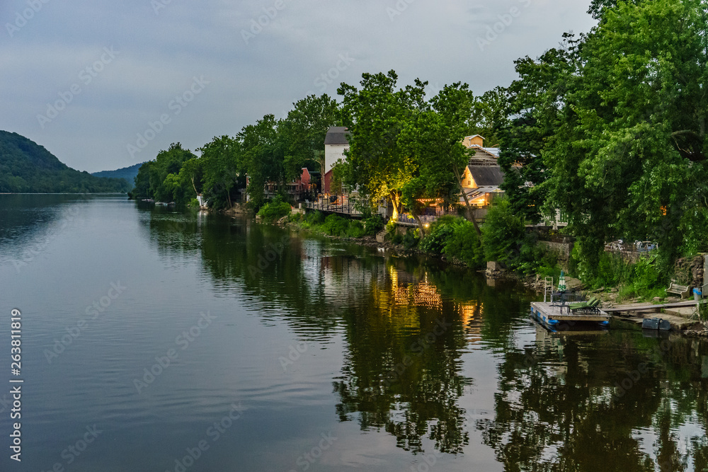 Obraz premium Delaware river at summer from Historic New Hope, PA