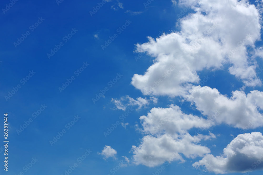 Fototapeta premium cloud on clear blue sky background