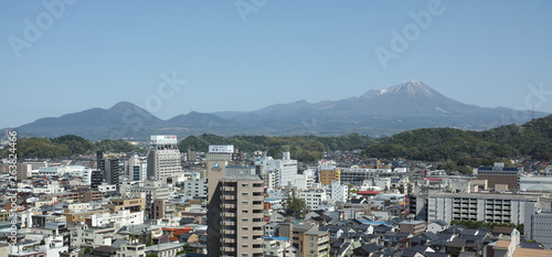 鳥取県米子市の飯山から見た市街地と伯耆富士大山