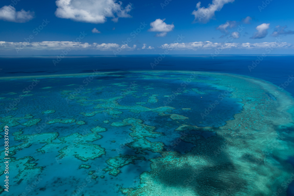 Luftaufnahme beim Helikopter-Rundflug über das Great Barrier Reef Luftaufnahme beim Helikopter-Rundflug über das Great Barrier Reef