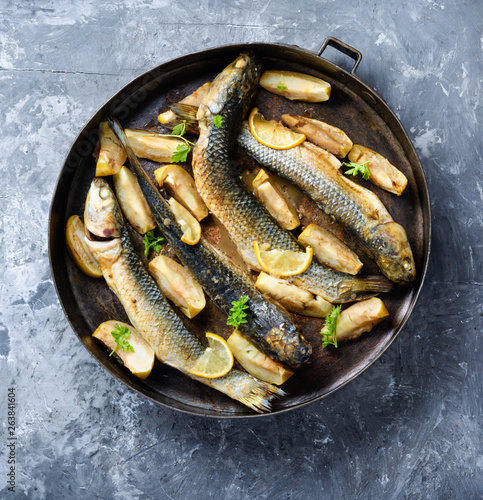 Fototapeta Naklejka Na Ścianę i Meble -  Baked fish in apples