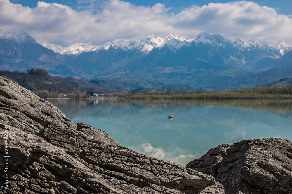 Obraz premium Lake in the mountain