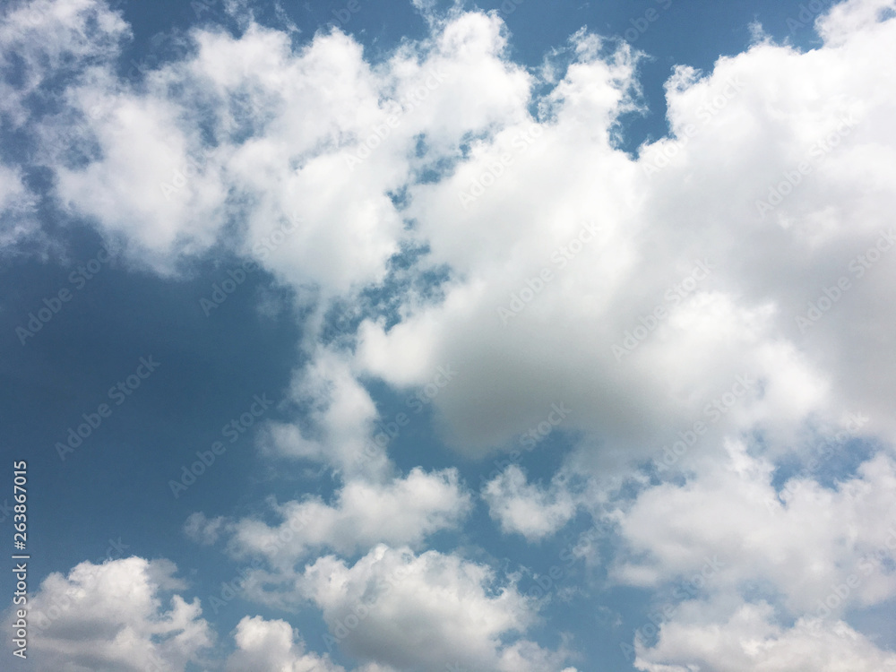 Obraz premium White clouds and blue sky background