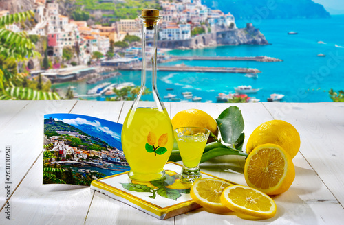 Limoncello liquore photo