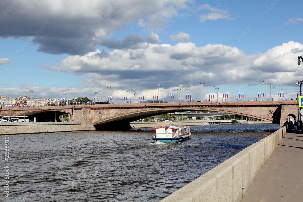 Bolshoy Moskvoretsky Most (The Great Moskvoretsky Bridge) across the Moscow River