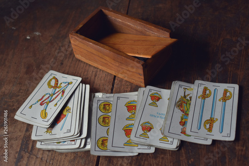 Baraja de carta española, caja para guardar las cartas