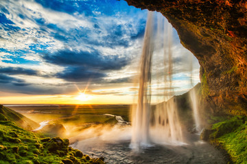 Deken met foto Badkamer Seljalandsfoss waterval bij zonsondergang IJsland  © romanslavik.com
