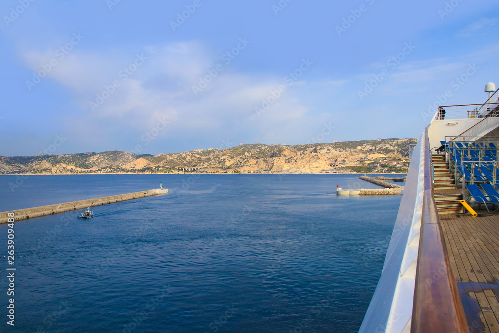 Obraz premium Cruise Ship Port Marseille - France