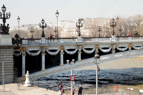 Obraz na płótnie Pont de la concorde in paris w salonie