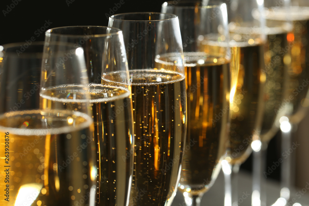 Glasses of champagne on dark background, closeup - obrazy, fototapety, plakaty 
