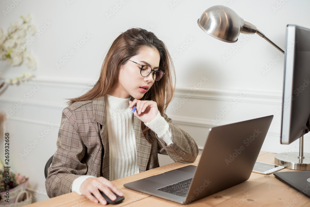 Business woman is working in her office desk Business woman is working in her office desk