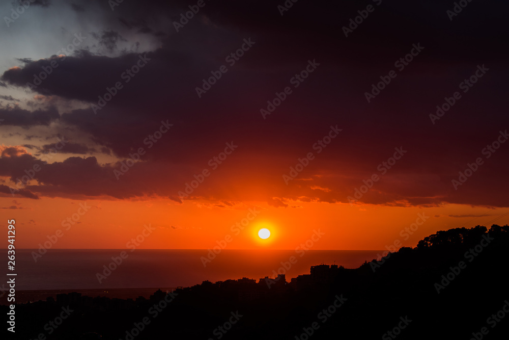 Obraz premium This is a capture of a sunset in Beirut and you can see the orange color formed by the sun and the beautiful horizon
