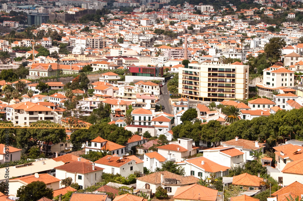 Blick über das Zentrum von Funchal auf Madeira