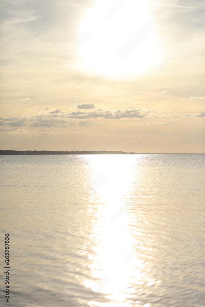 Naklejka premium sunset sky and ocean nature background