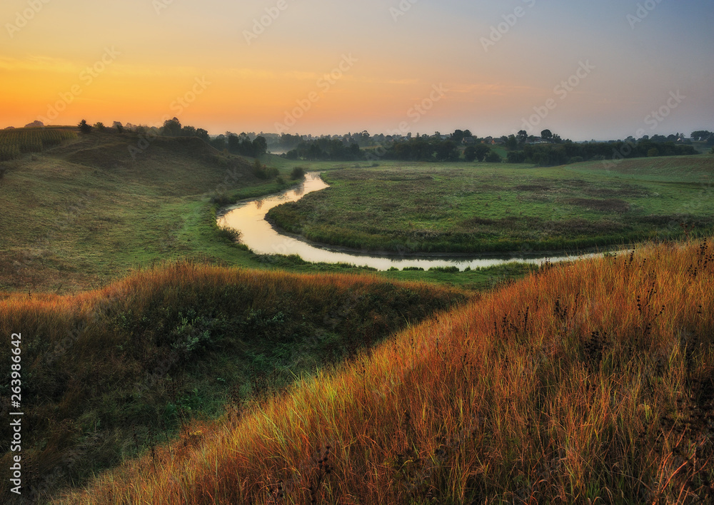 Obraz premium autumn morning. sunrise in the valley of the picturesque river