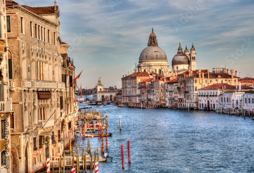 Historical buildings on the Grand Canal in Venice, Italy © Jan Kranendonk