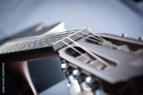 Gitarre in Grau © Mitchel