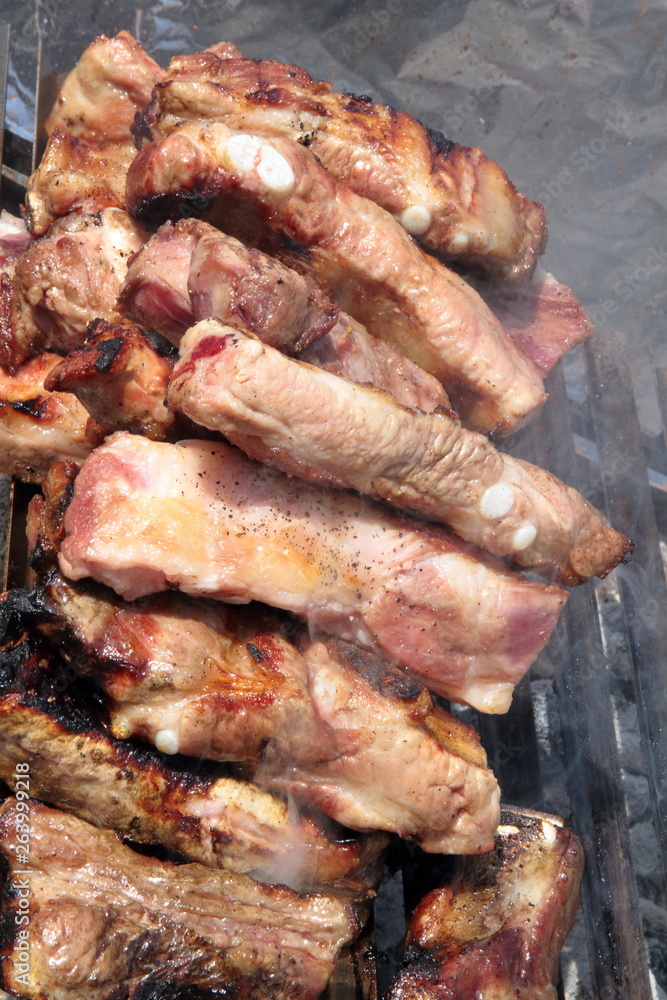  grigliata di carne e costicine di maiale, grilled meat and pork chops