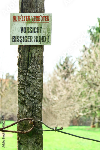 Schild mit der Aufschrift: 