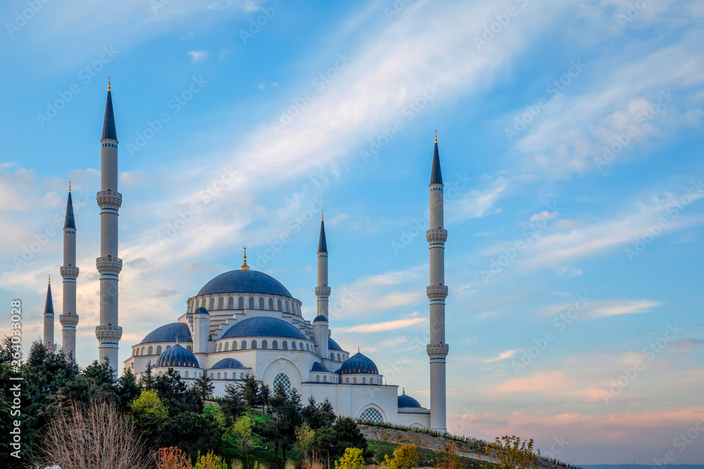 Fototapeta premium Istanbul Camlica Mosque or Camlica Tepesi Camii, Istanbul, Turkey