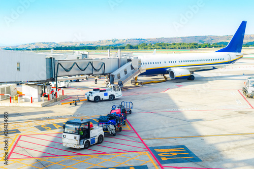 Airport, gangway, airplane,...