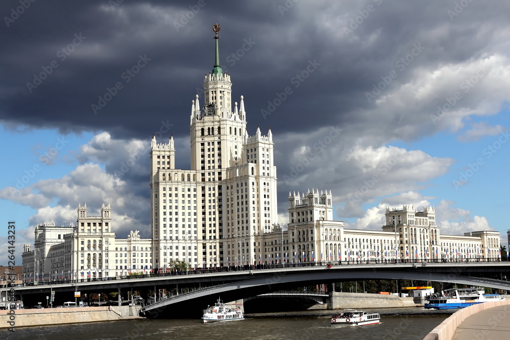 High-rise building on Kotelnicheskaya Embankment (one of 7 famous Stalin high-rises) and Bolshoy Ustyinsky Bridge High-rise building on Kotelnicheskaya Embankment (one of 7 famous Stalin high-rises) and Bolshoy Ustyinsky Bridge