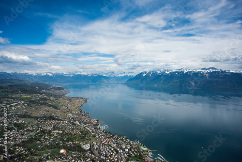 Vue aérienne du Haut Lac Léman et du Lavaux
