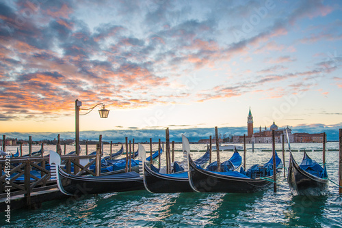 Gondeln in Venedig vor Markusplatz im Hintergrund San Giorgio © Wolfgang Gaidoschik
